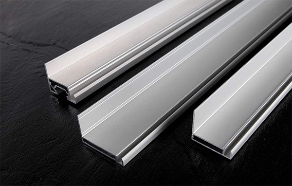 能够使得取放铝合金薄板更加的省力