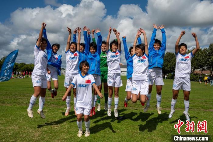 在斯凯孚赞助的“小世界杯”落幕之际，琼中女