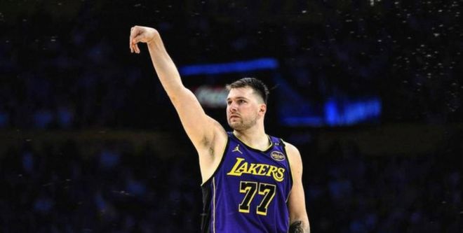 东契奇遭技术犯规引停赛危机 湖人九连胜遭冲击