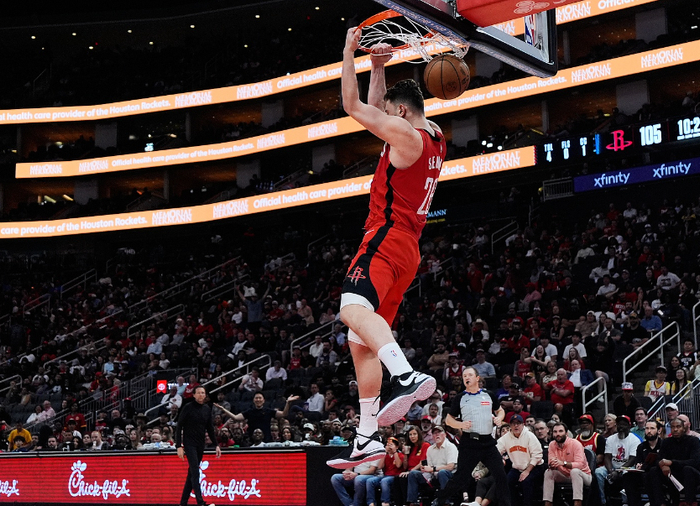 火箭险胜热火末节失误成关键