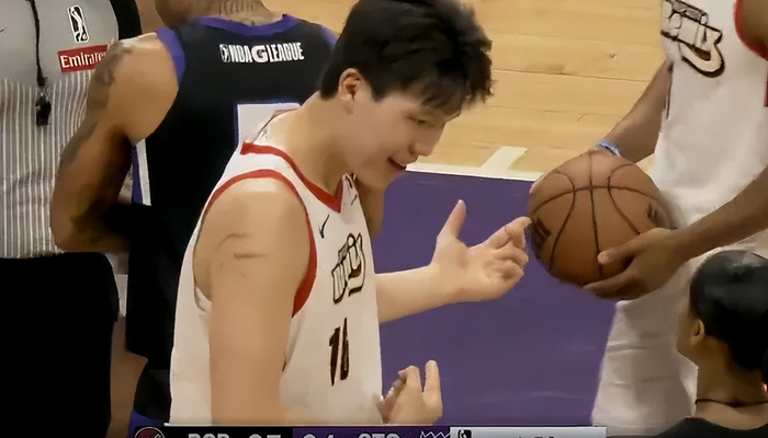 杨瀚森单骑救主难挽败局 撕裂之城季后赛首战惨