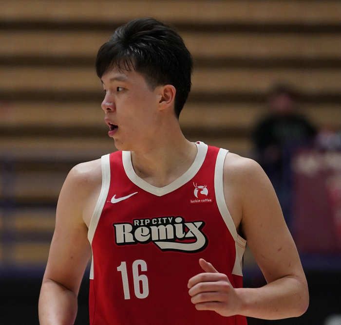 杨瀚森单骑救主难挽败局 撕裂之城季后赛首战惨