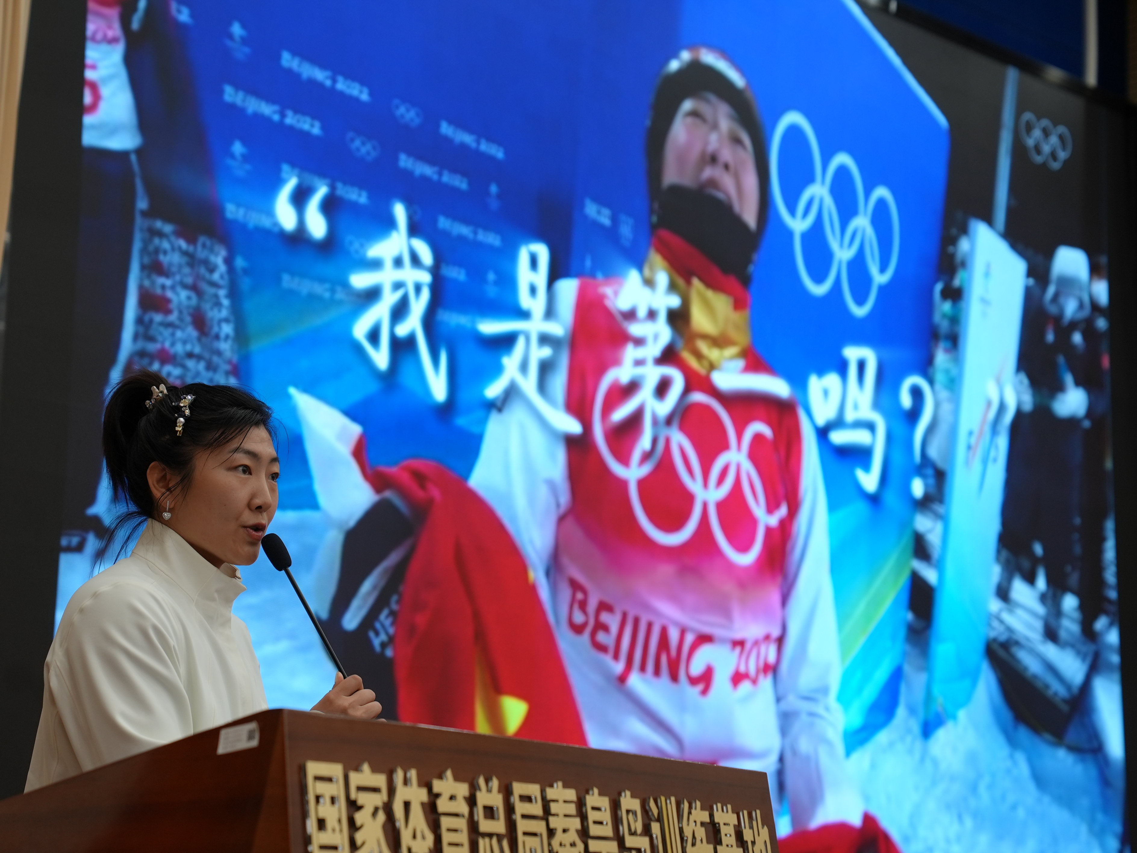 徐梦桃王心迪走进校园传递冰雪精神