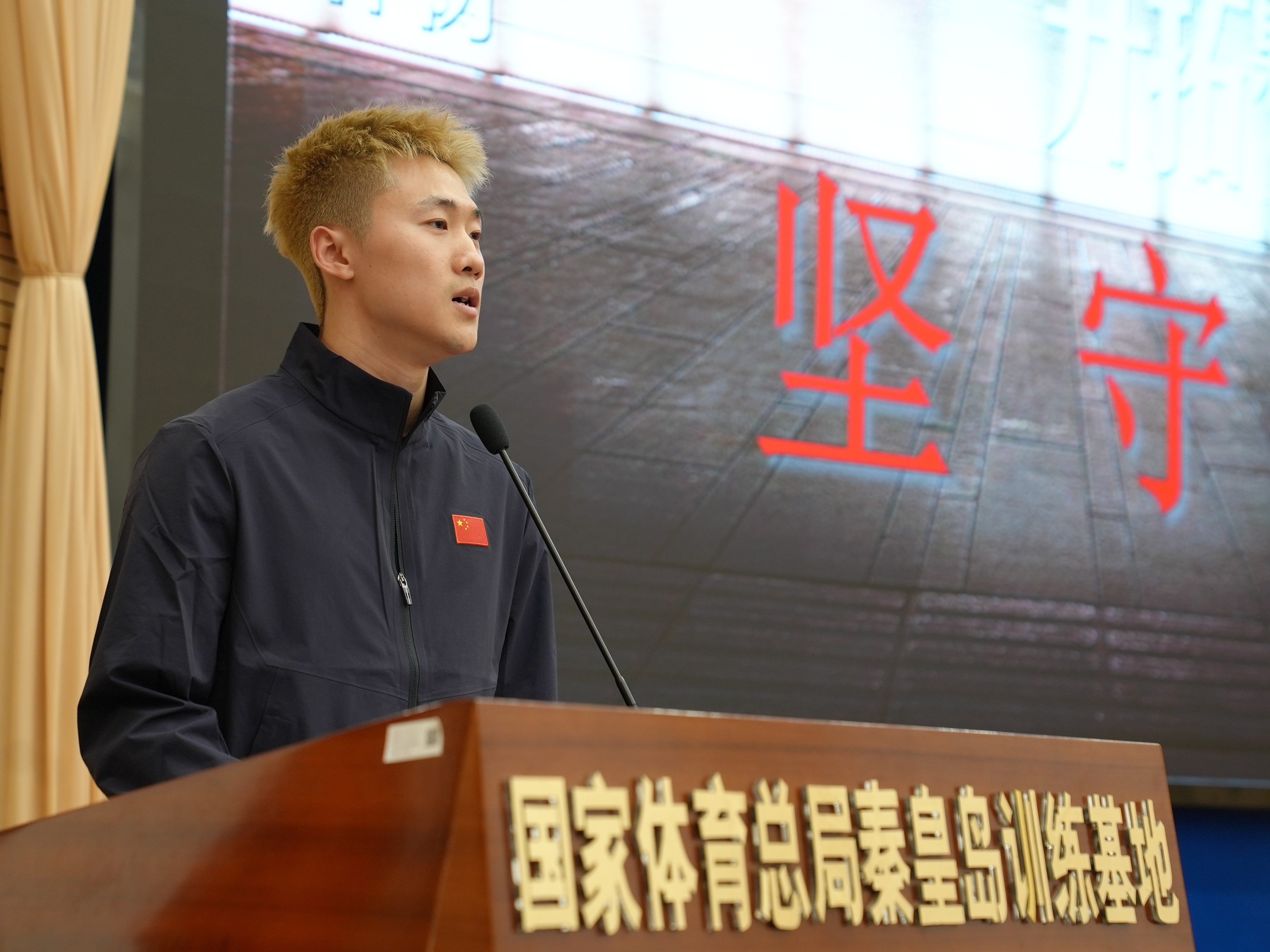 徐梦桃王心迪走进校园传递冰雪精神